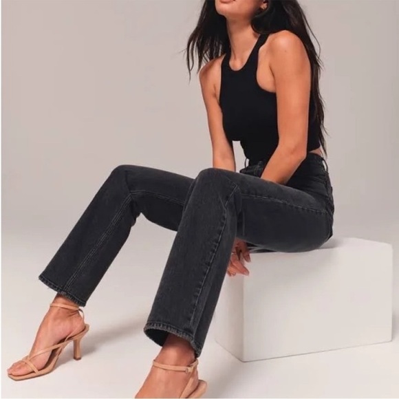 NWOT Abercrombie & Fitch Ultra High Rise 90s Slim Straight Jean Size 31/12S - Picture 2 of 8